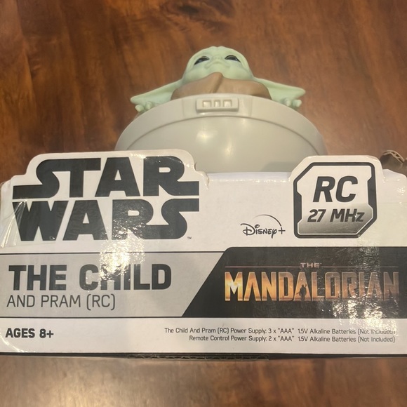 Mandalorian the child age is 8+ - Picture 3 of 3